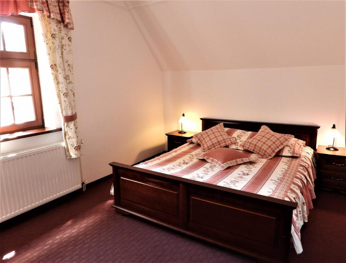 Dworek Osiecki Bed & Breakfast